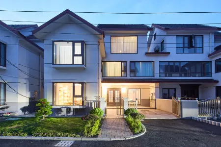 Floral Hotel· Shanghai Longda Oil Car Rural Hotel Отели рядом с достопримечательностью «Donglin Temple»