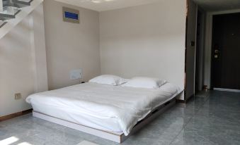 Zhanhua Self-checkin Apartment