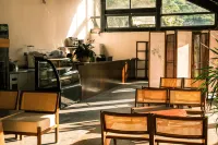 LiChuan BaiQueshan Residential hostal