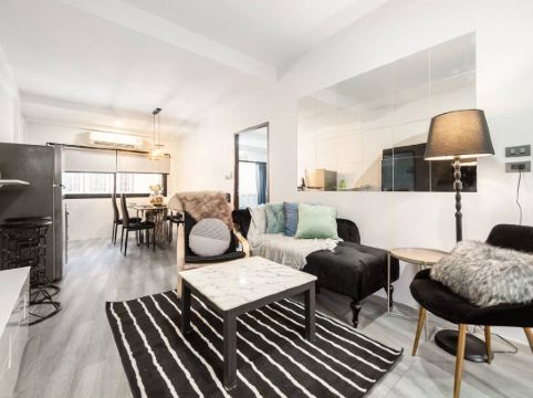 บ้าน 4 ห้องนอนขนาดใหญ่สำหรับครอบครัว | ใกล้ตลาดจตุจักร | พักได้ 12 คน