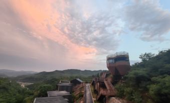 Trip.com Group Country Retreats (Shanxi Manghe Taihang Mijing Joint Resort)