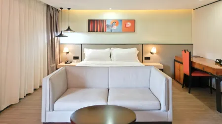 Paco Hotel (Guangzhou Zhujiang New City Jinan University Tianhe Campus)