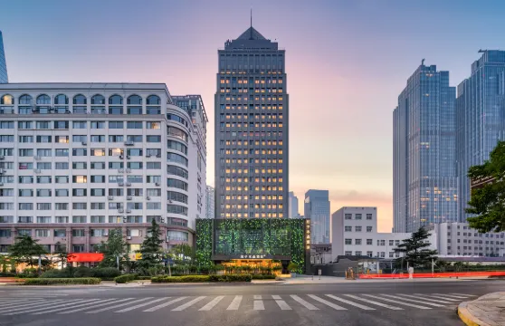 青島五四廣場海景桔子水晶酒店