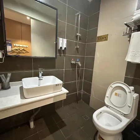 Shehong Yiju Hotel