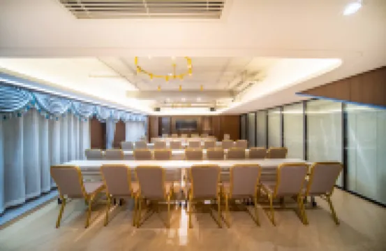 Urumqi Junhe Box Hotel (West Daqiao Hongshan Park Branch)