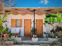 Wanning Aoyard Homestay Hotels near Baodingwan