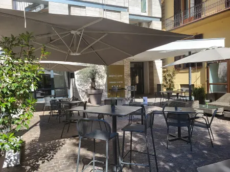 Mercure Firenze Centro Отели рядом с достопримечательностью «San Felice in Piazza»