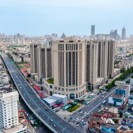 Crof·Chunri Weilan Boutique Apartment (May Fourth Square Ningxia Road Subway Station)