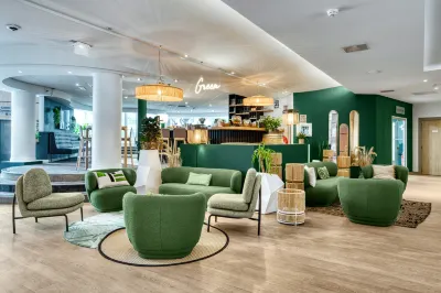 Novotel Paris Charenton le Pont Hotels in der Nähe von Paroisse Saints Anges Gardiens