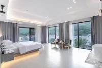 Yunqiyu Residence has a Starry Sky Pool Designer, Meishu (Anji Longwangshan Canyon Drifting Shop)