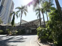 Paradise Resort Gold Coast Hotels near SkyPoint Climb
