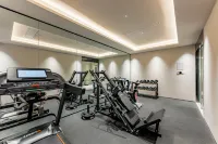 Shanghai People's Square Nanjing East Road Pedestrian Street Treasury Hotel