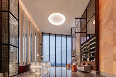 Whiz Luxe Hotel Spazio Surabaya Hotel dekat Ruko graha family