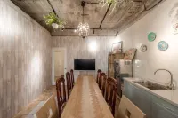 Purple Flower House Hotels near Anping Tree House
