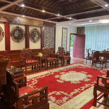 Lake Home Hotel
