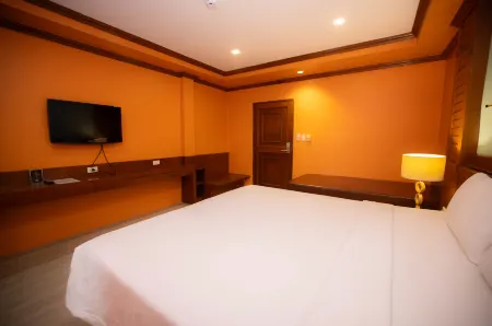 Baumanburi Hotel Patong Отели в г. Пхукет