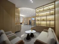 Yuzu Light Luxury Hotel (Zhengzhou Xinzheng International Airport Branch)