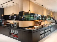 Leonardo Hotel Vienna Hauptbahnhof Hotels near Freyung Square