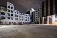 漢庭酒店（東興國門景區店） - 停車場