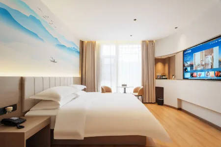 Elong Wanguo Hotel (Fenghuang Gucheng)