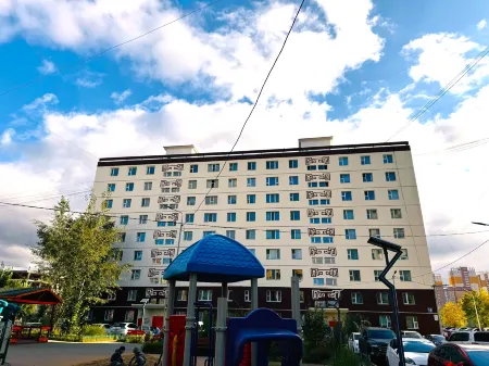 Apartment 44, spacious living area, separate kitchen & 1 bedroom Отели рядом с достопримечательностью «Монгольский государственный университет»