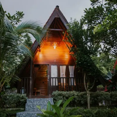 Jun Cottage Nusa Penida Hotels near Nusa Lembongan