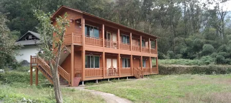 Tianquanchuan Zangzangyi Station Отели рядом с достопримечательностью «Erlang Mountain National Forest Park»