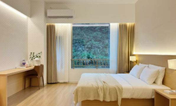 Hengdian Yisu Hotel (Hengdian Film and Television City Qinwang Palace Store)