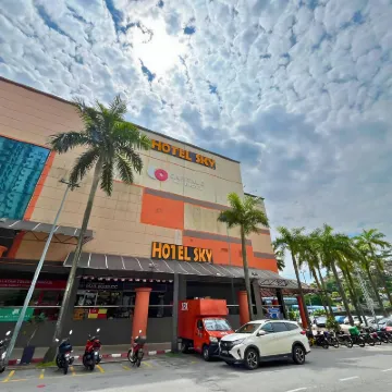 Sky Hotel @ Selayang Hotels near Lord Murugan Statue