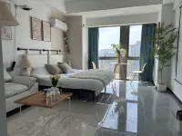 Yuexiang Homestay (Baolong Square)