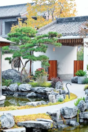 Songjian Wushe Homestay (Kaifeng Qingming Shanghe Garden Wansuishan Martial Arts City Branch) Отели рядом с достопримечательностью «Kaifeng Gulou Plaza»