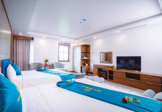 4. 크리스탈 홀리데..