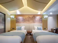 CLOUDS MOUNTAIN VILLA Hotels near Qinghe Square