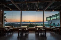 Fuxian Lake Tongchenyuan Lakeview Hot Spring Hotel