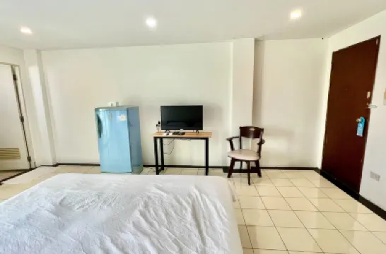 優頓卡巴娜酒店 鄰近Wat Matchimawat的酒店