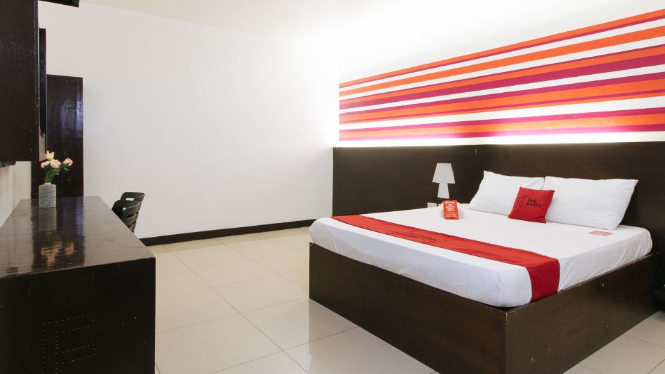 RedDoorz @ El Highway Hotel Bulacan