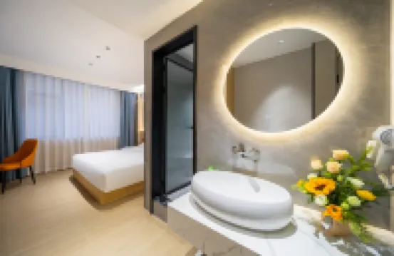 Qianxi Cinema Hotel (Guiyang Qingyun Road) Hotels near Qingyun Fun