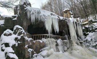 Yabuli QuShe Four seasons Private Lakefornt B&B