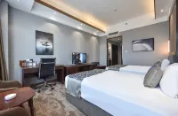 Zhonglian Hotel - balcony