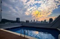 珠海旭美山酒店（海濱泳場愛情郵局店） - 頂樓泳池
