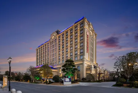 Hilton Garden Inn Shanghai High-Speed East Railway Station Отели рядом с достопримечательностью «Nanhui University Town»