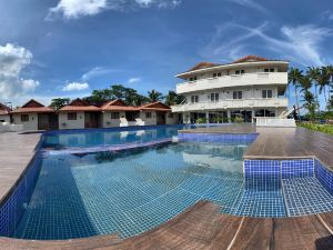 Shoreland Beach Resort by Cocotel