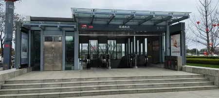 Feiyue · Luxury Loft Cinema Serviced Apartment (Nanchang Yaohu Jiangxi Normal University) Отели рядом с достопримечательностью «Jiangxi University of Science and Technology (Wuhu Campus)»