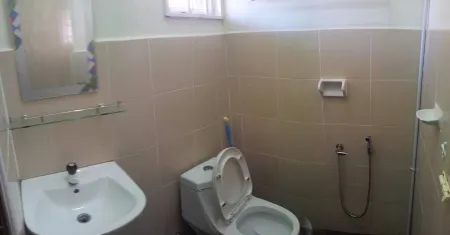 Fahaz Lumut Homestay