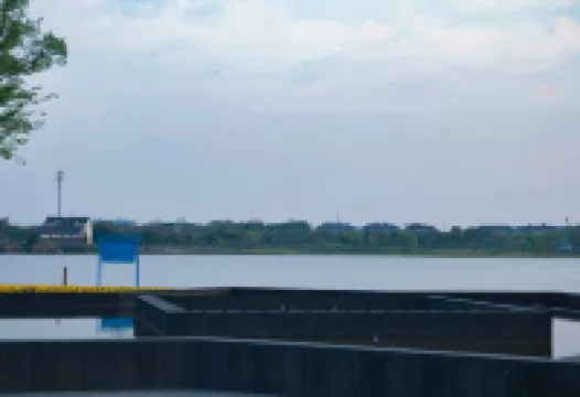 雲居假日公寓（海寧許村鎮政府杭海萬朵城店）