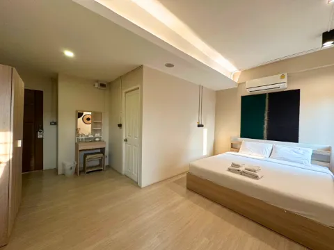 ห้องดีลักซ์ คิงไซส์ พร้อมห้องน้ำส่วนตัว