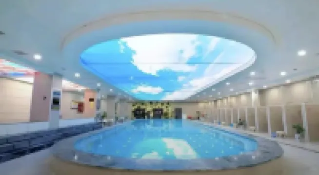 Junyi Chain Hotel (Linzhou Xinglin Road People's Square)