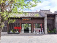 Taohua Island Jianghu Hot Spring Homestay Hotel (Xinzhou Ancient City Branch) Hotels in 