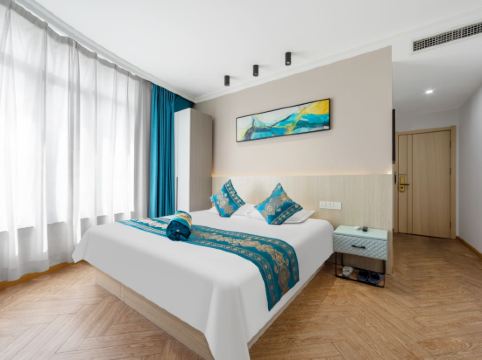 Xiangfu Hotel (People's Square Changzheng Hospital)