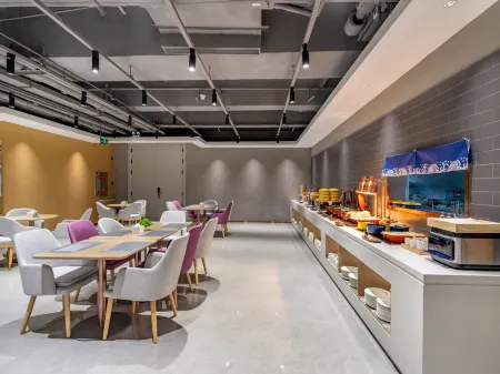 Lavande Hotel（Beijing Jingsong  Panjiayuan Subway Station） Отели рядом с достопримечательностью «Bailu Park»